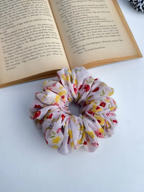 White Floral Aesthetic XXL / Big Scrunchies