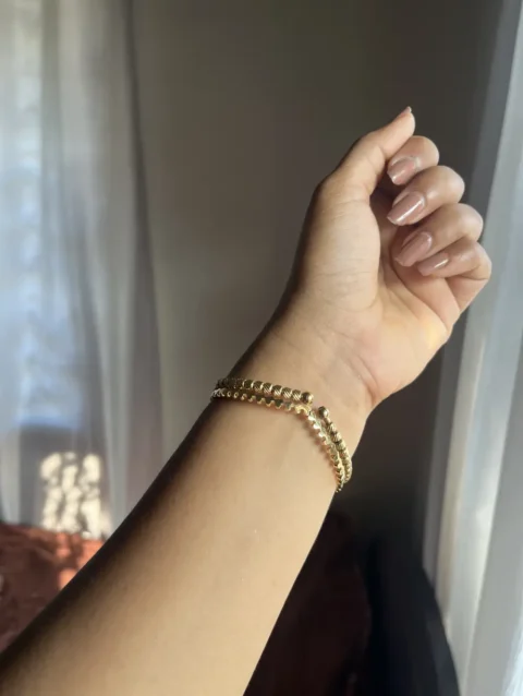 "Shine Bright, Stay Perfect ✨ Our anti-tarnished, unique golden bracelet is designed for those who want timeless elegance without the worry. Make every moment sparkle!" "Shop now and add a touch of forever elegance to your collection! ✨"