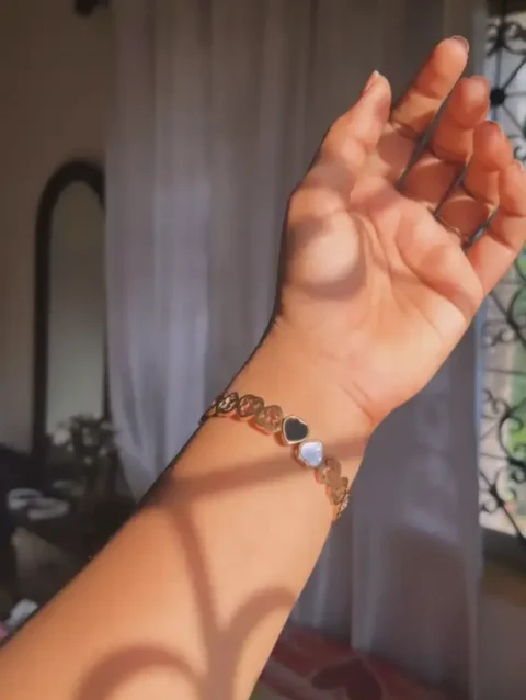 "Shine Bright, Stay Perfect ✨ Our anti-tarnished, unique golden bracelet is designed for those who want timeless elegance without the worry. Make every moment sparkle!" "Shop now and add a touch of forever elegance to your collection! ✨"