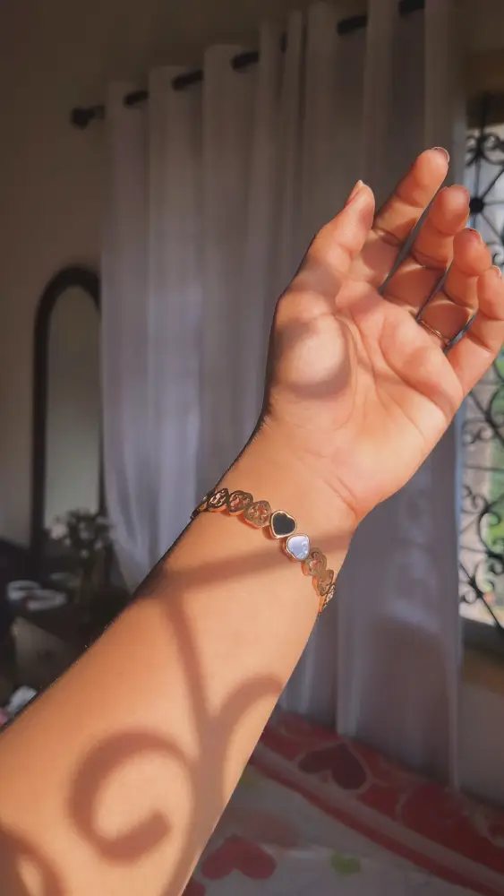 "Shine Bright, Stay Perfect ✨ Our anti-tarnished, unique golden bracelet is designed for those who want timeless elegance without the worry. Make every moment sparkle!" "Shop now and add a touch of forever elegance to your collection! ✨"