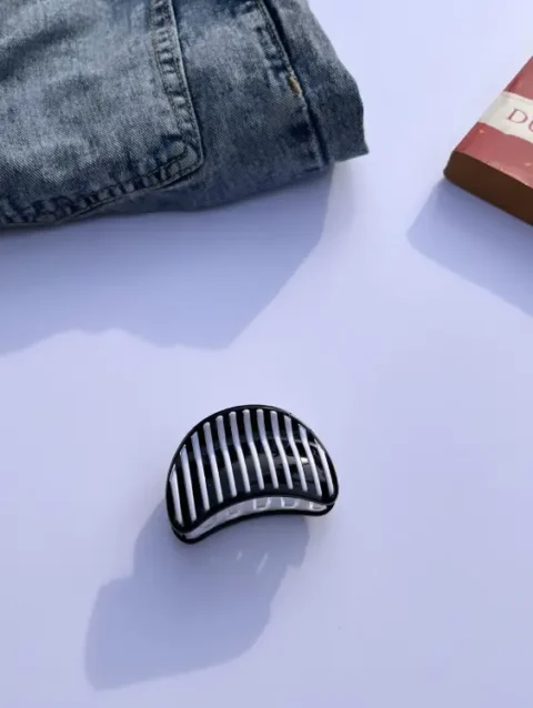 Black and white strip beach hair clutches clips