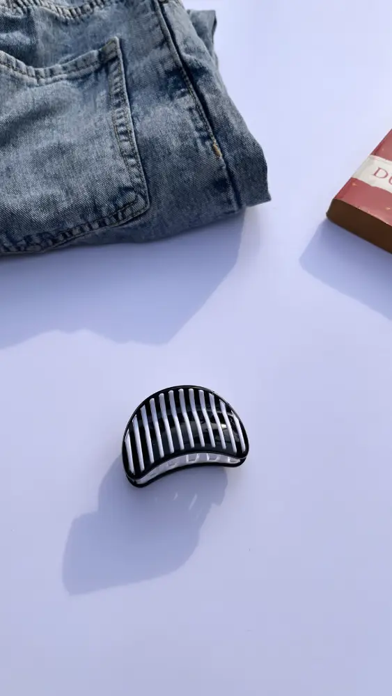Black and white strip beach hair clutches clips