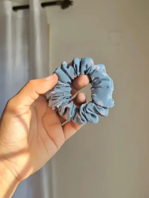 Grey small skinny XS scrunchies
